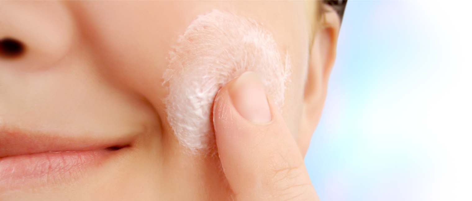 apply moisturizer cream to the cheek