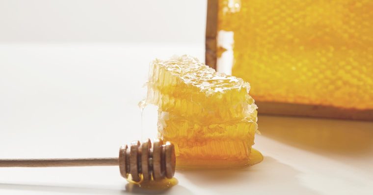 Benefits of using honey for skin and health